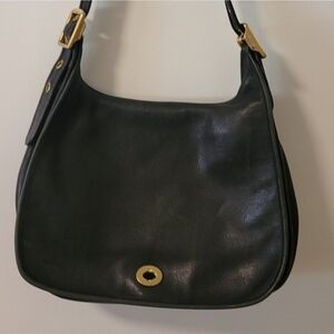 Elegant Black Leather Shoulder Bag